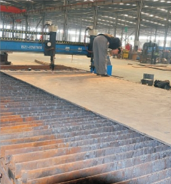 Vehicle lift assembly activity at the Cangzhou manufacturing base.